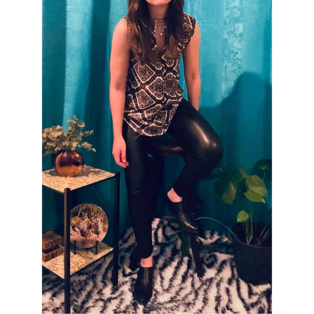 Pleated & Playful 💠
Sleeveless V-Neck Boho Blouse